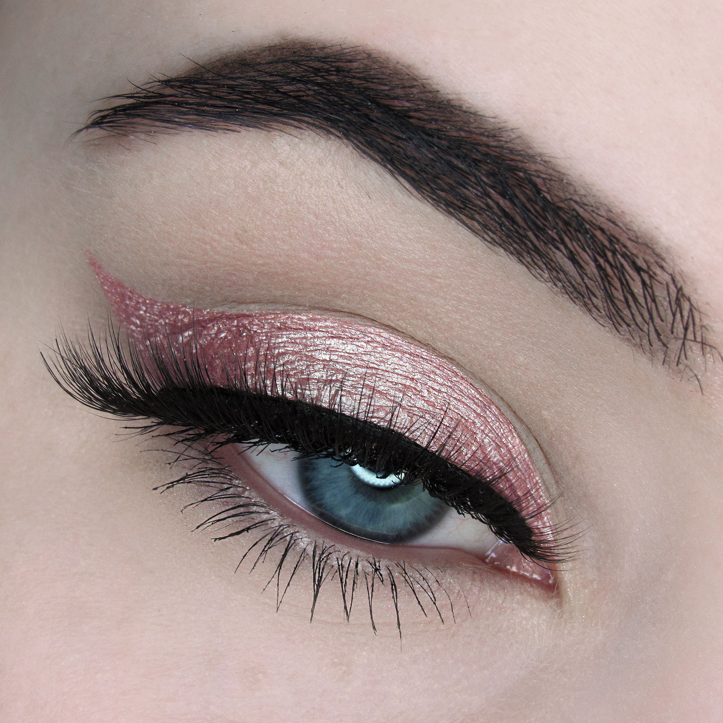 LUXVISAGE Liquid Eyeshadow METAL HYPE Metallic Shine small photo conteamerica.com